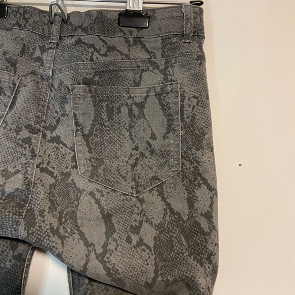 Snake Skin Jean Jegging Dress Pants - Picture 9 of 9